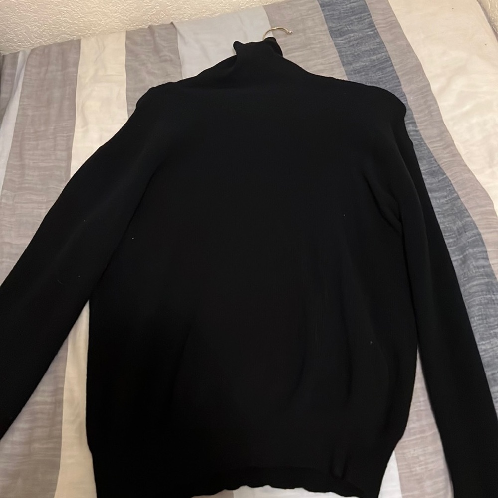 CUTE BLACK TURTLE NECK